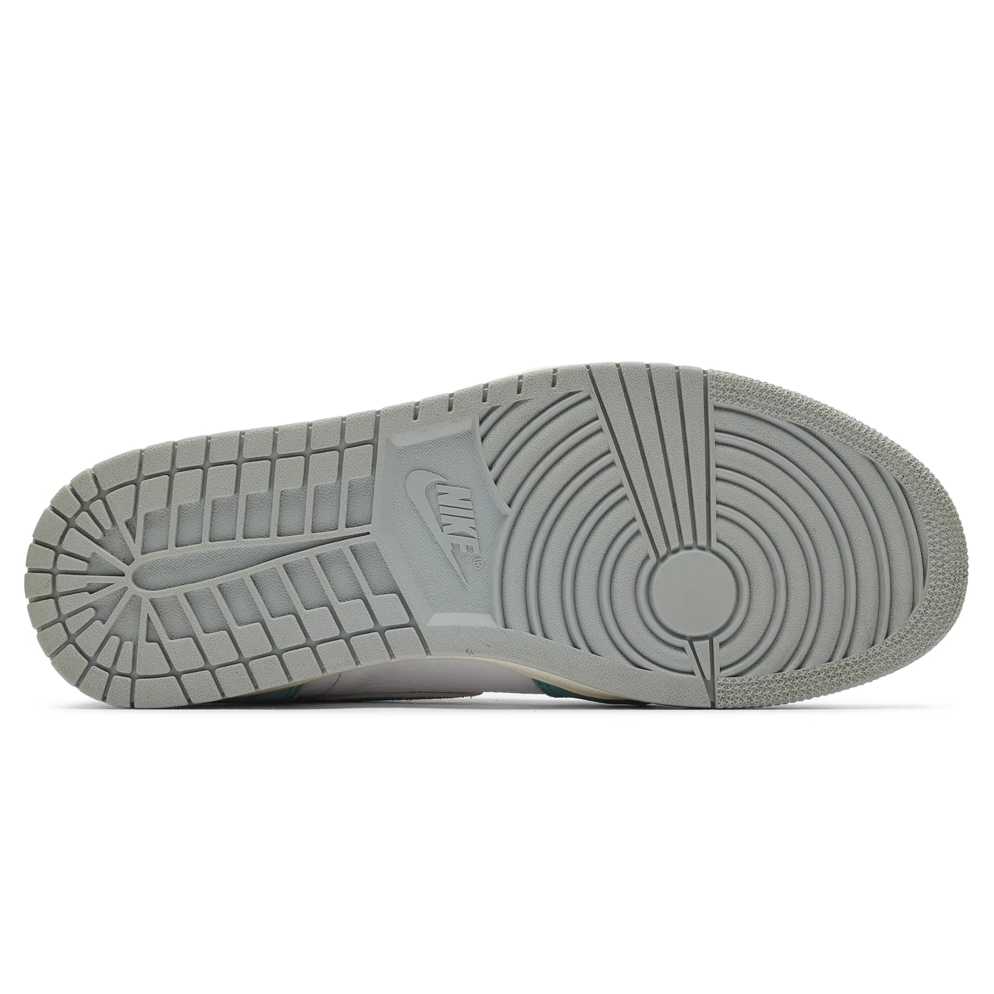 Sole view of Preloved - Air Jordan 1 Retro High OG Turbo Green 555088-311